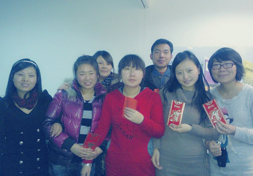<a href=http://m.changhe-auto.com/ target=_blank class=infotextkey>大立教育</a>員工.png